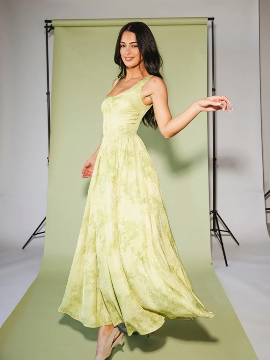 Sleeveless Maxi Dress with Flowing Pleated Skirt - Picture 3 of 6